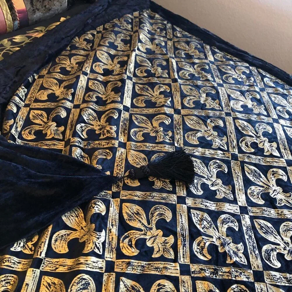 NWT ALEXANDRA'S ACCENTS Baroque Throw Black Velour Gold Fleur-de-lis 60” Square